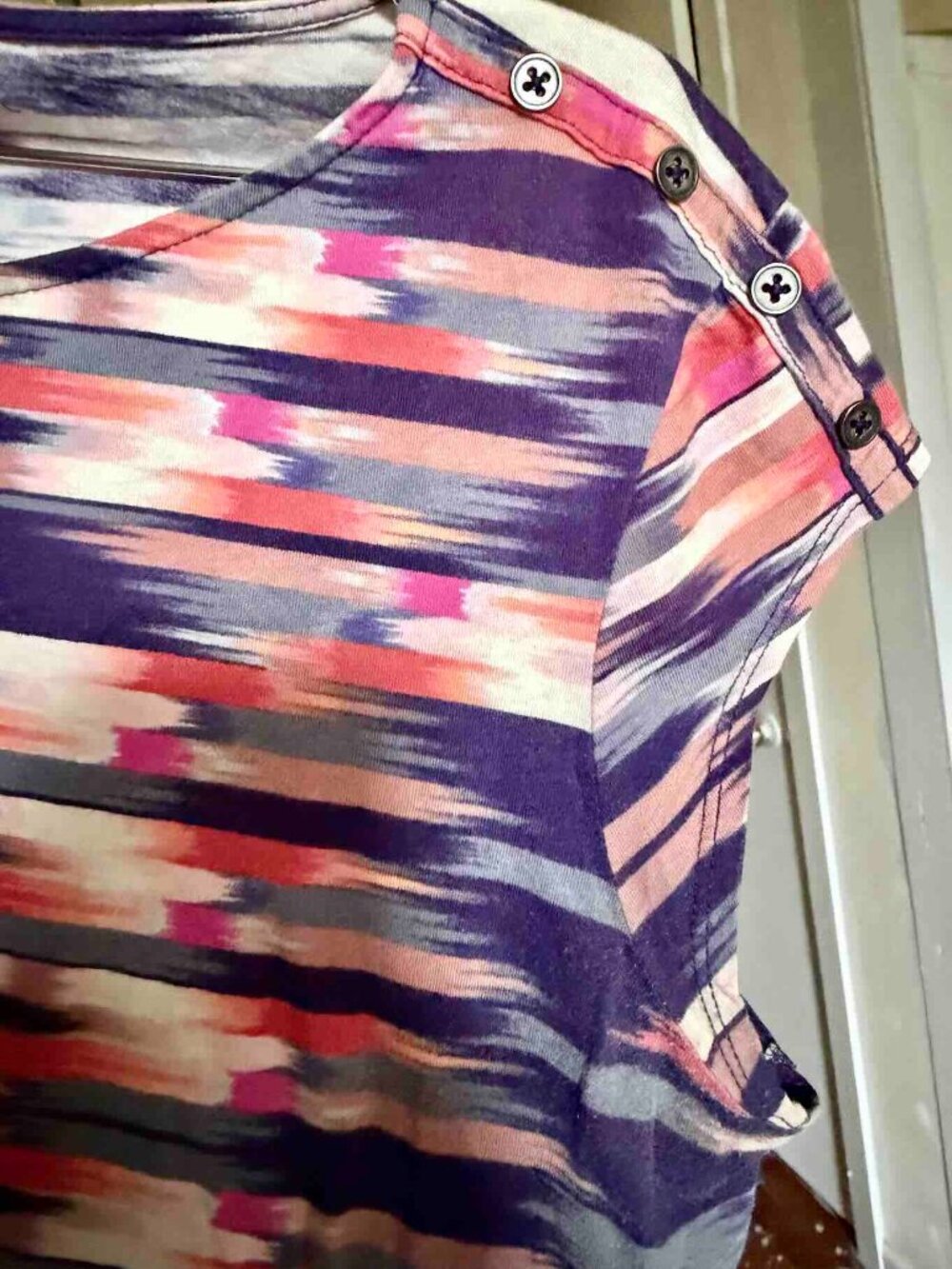 Vintage LizClaiborne Petite PXL CottonModal IkatPrint Capsleeve Tshirt buttons